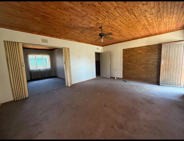 4 BEDROOM HOUSE FOR SALE IN VANDERBIJLPARK CE 2